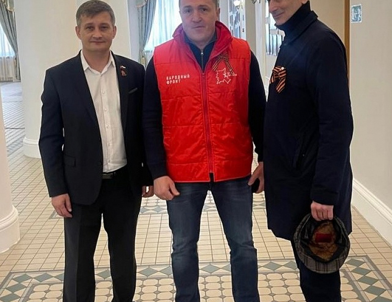 Татьяна Буцкая вручила благодарственное письмо Григорию Емельяненко