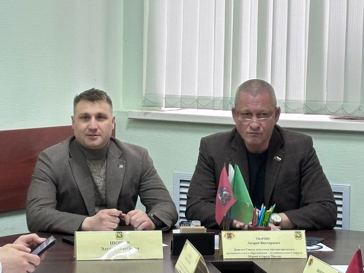 Перовские депутаты помогли бойцам вместе со «Временем героев» 