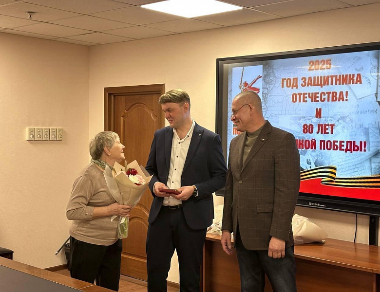 Перовским ветеранам вручили юбилейные медали