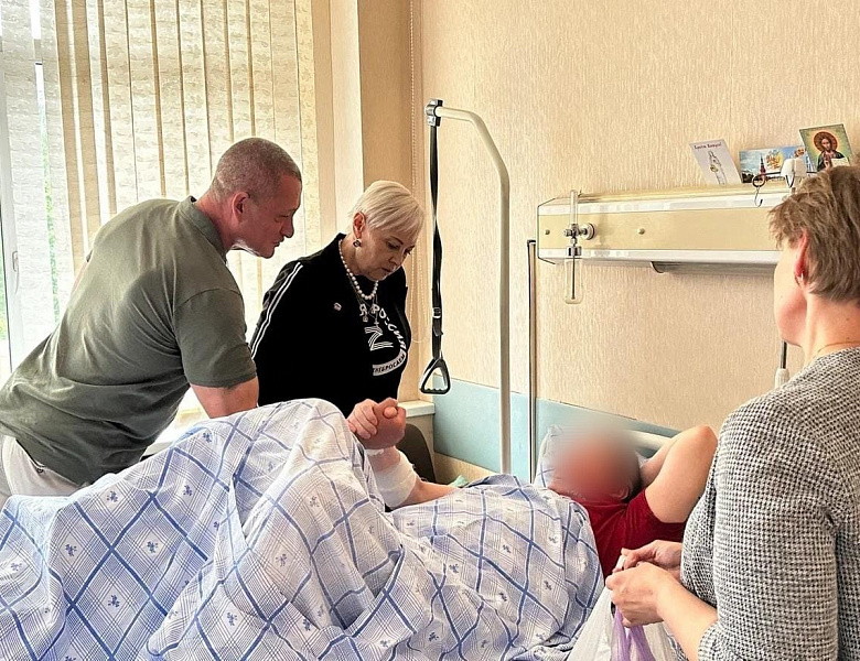 Перовчане поделились «Домашним теплом» с бойцами в госпитале