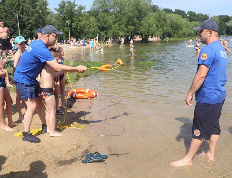 Мокрые учения: один день из жизни юных патрульных на воде