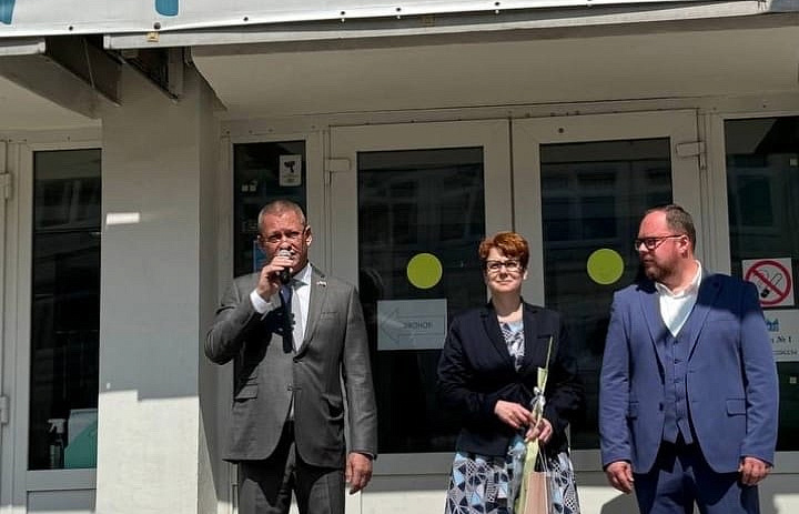 Перовские депутаты поздравили школьников на «Последнем звонке»