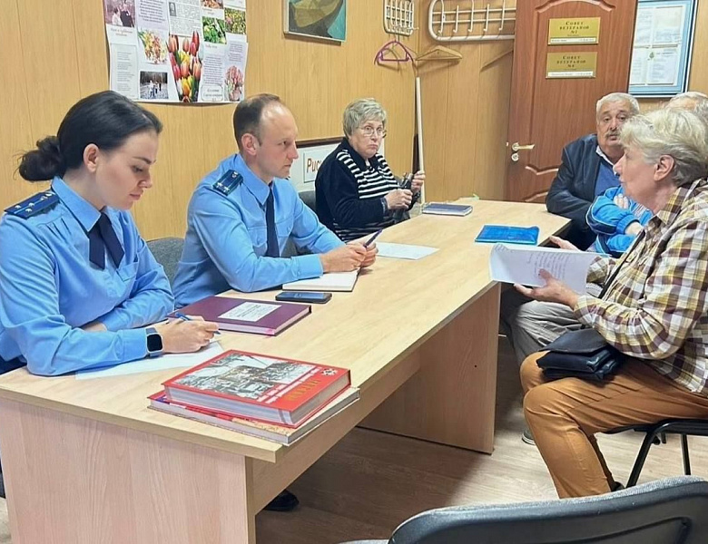 Перовским межрайонным прокурором Попиком М.Ю. совместно с помощником Перовского межрайонного прокурора Новиковой Н.А. 23.09.2025 в рамках работы мобильной приемной осуществлен прием граждан