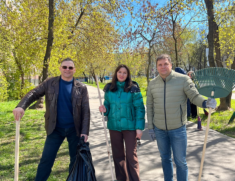 Перовские депутаты приняли участие в апрельском субботнике