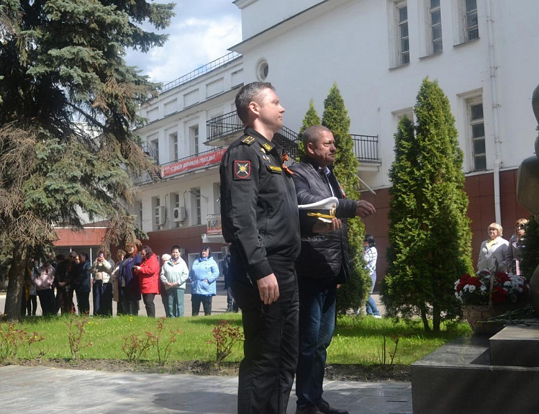В перовском «Салюте» прошла патриотическая акция ко Дню Победы