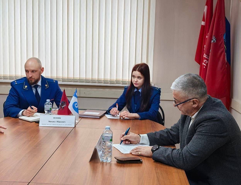Перовский межрайонный прокурор Попик Михаил Юрьевич совместно с главой внутригородского муниципального образования - муниципального округа Косино-Ухтомский Чернышевым Русланом Михайловичем провел личный прием граждан в Совете ветеранов