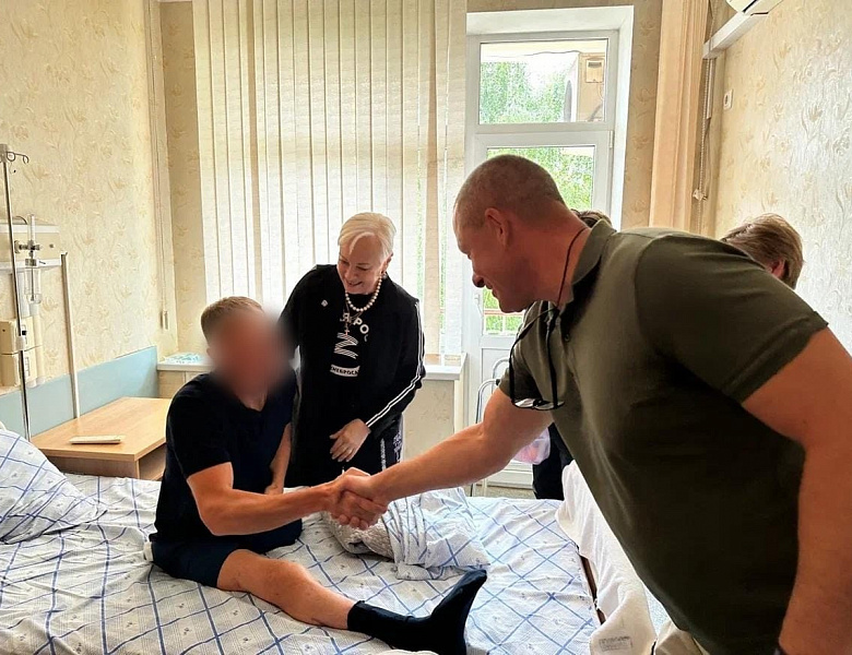 Перовчане поделились «Домашним теплом» с бойцами в госпитале