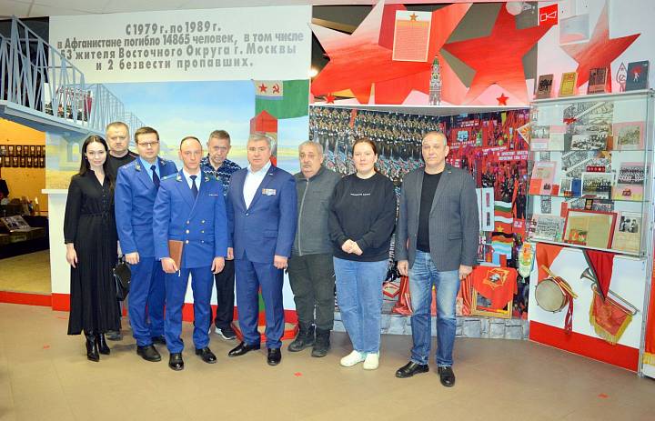 Перовский межрайонный прокурор г. Москвы Михаил Попик, а также его заместитель Денис Горкун  провели личный прием участников СВО и членов их семей