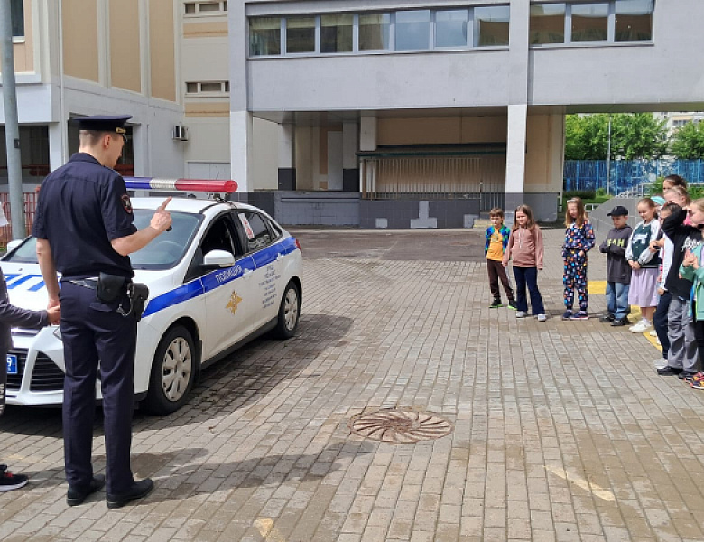 В преддверии Дня памяти и скорби полицейские УВД по ВАО приняли участие в мероприятии «Свеча памяти»