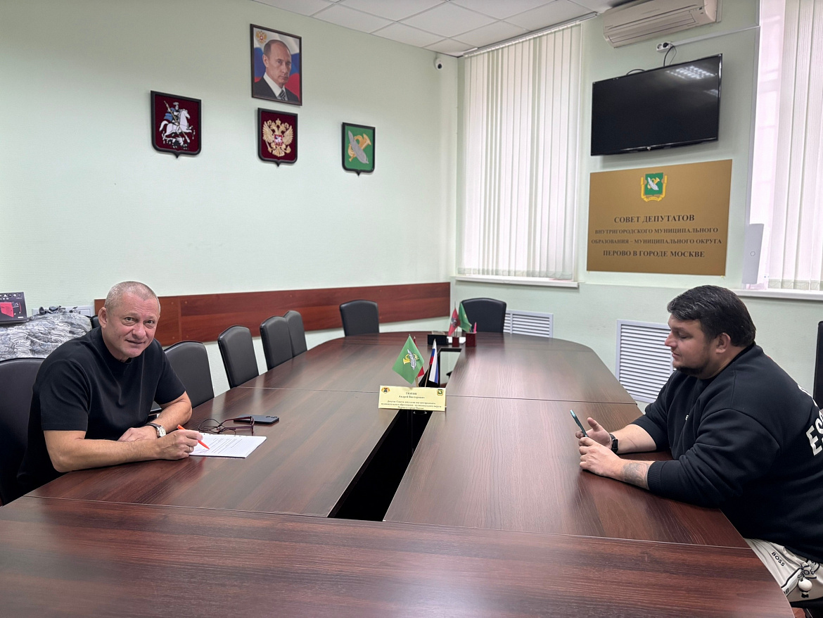 Перовчанин обратил внимание на проблему с подъездной дверью