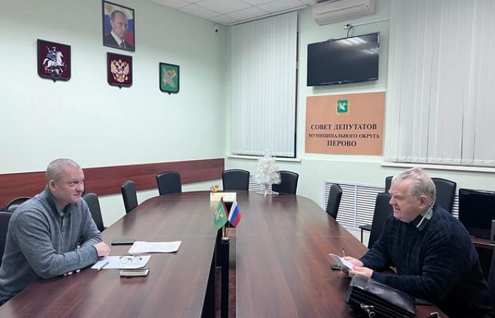 Перовчанин пожаловался на парковку и разгрузку большегрузов во дворе