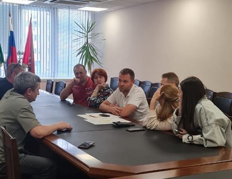 В Перово прошла встреча с жителями по поводу установки ограждающих устройств