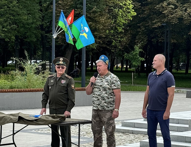 В Перово поздравили десантников с профессиональным праздником
