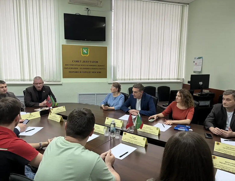 Перовские депутаты помогли бойцам вместе со «Временем героев» 