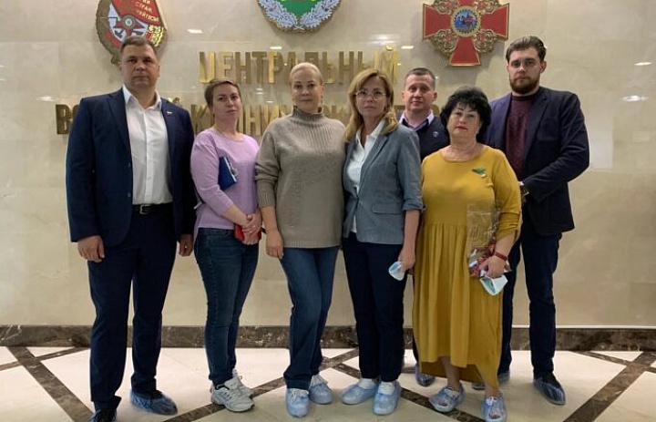Перовские медики отвезли гуманитарную помощь для солдат из госпиталя
