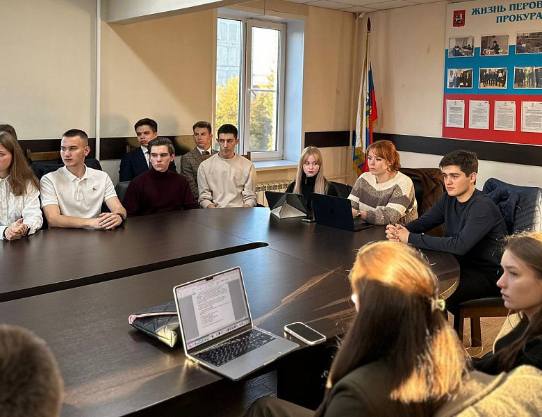 Перовской межрайонной прокуратурой совместно с Советом ветеранов прокуратуры проведен научно-практический круглый стол