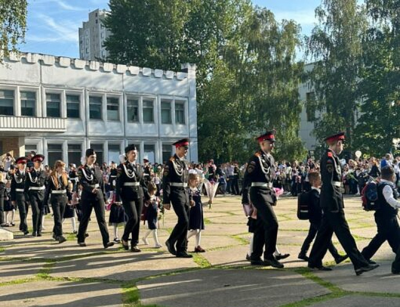 Перовский межрайонный прокурор г. Москвы Попик М.Ю. принял участие в торжественной линейке, посвященной Дню знаний