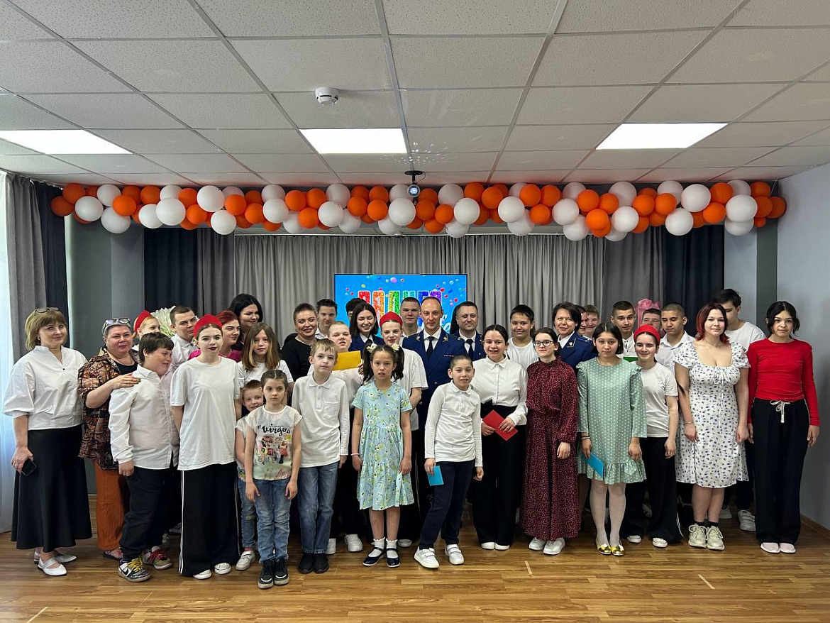 В преддверии Международного дня защиты сотрудники Перовской межрайонной прокуратуры поздравили воспитанников  ГБУ ЦССВ «Радуга»