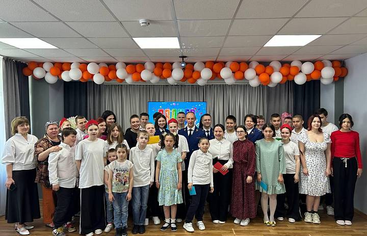 В преддверии Международного дня защиты сотрудники Перовской межрайонной прокуратуры поздравили воспитанников  ГБУ ЦССВ «Радуга»