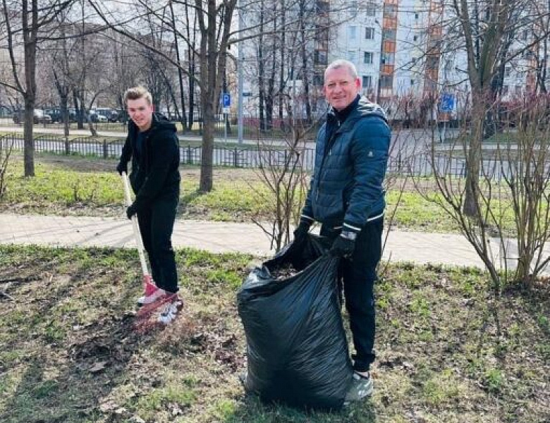 Андрей Тюрин поблагодарил участников субботника