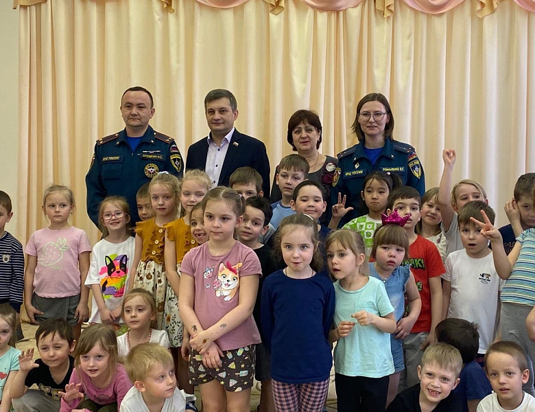 В корпусах перовской школы поговорили о безопасности