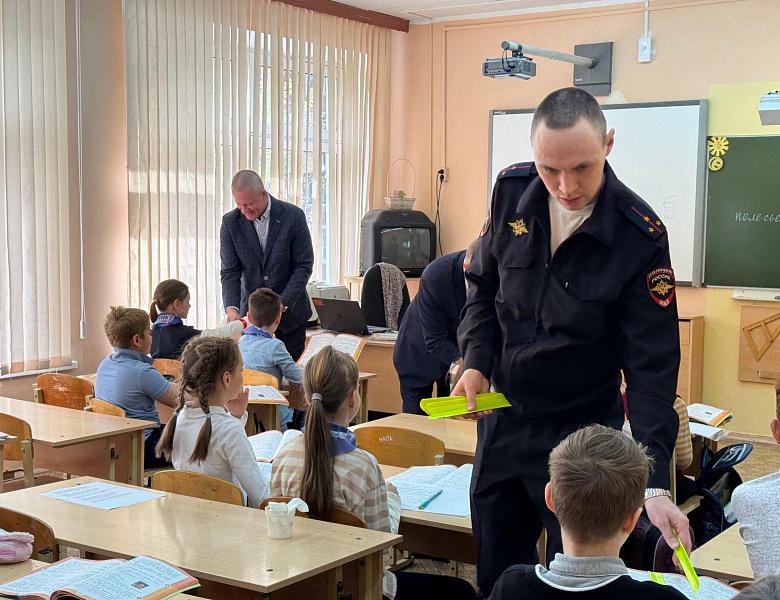 Маленьким перовским пешеходам рассказали о Правилах дорожного движения