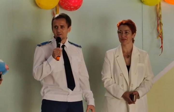 И.о. Перовского межрайонного прокурора- Носов Евгений Андреевич 02.09.2024 посетил торжественную линейку