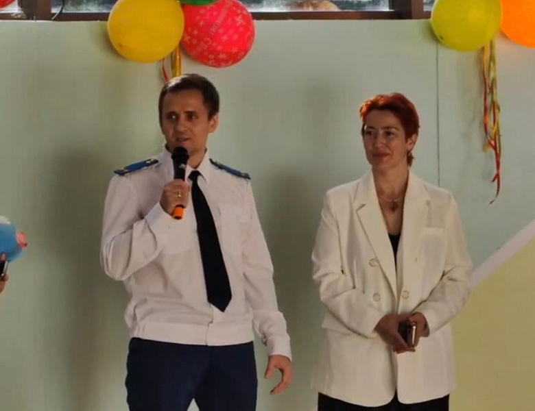 И.о. Перовского межрайонного прокурора- Носов Евгений Андреевич 02.09.2024 посетил торжественную линейку