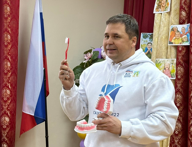 Павел Зимин передал помощь в интернат Луганской Народной Республики