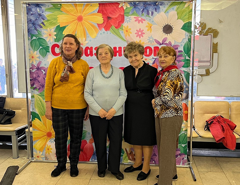 После праздничного концерта перовчане получили куличи к Пасхе 