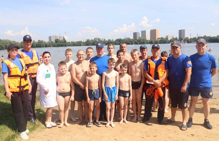 Мокрые учения: один день из жизни юных патрульных на воде