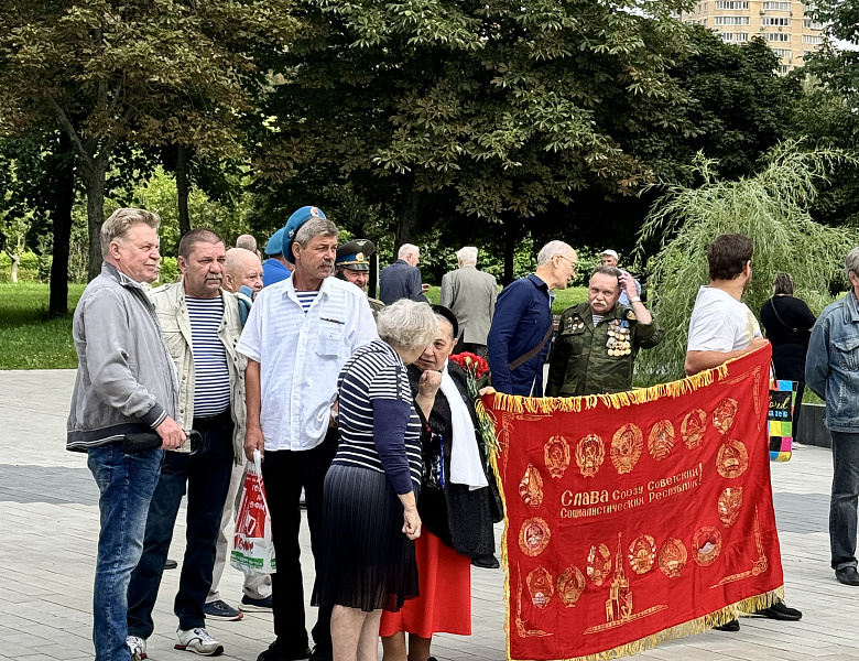 В Перово поздравили десантников с профессиональным праздником