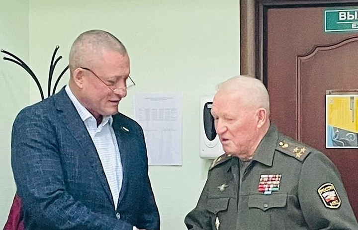 Андрея Тюрина отметили патриотической грамотой 