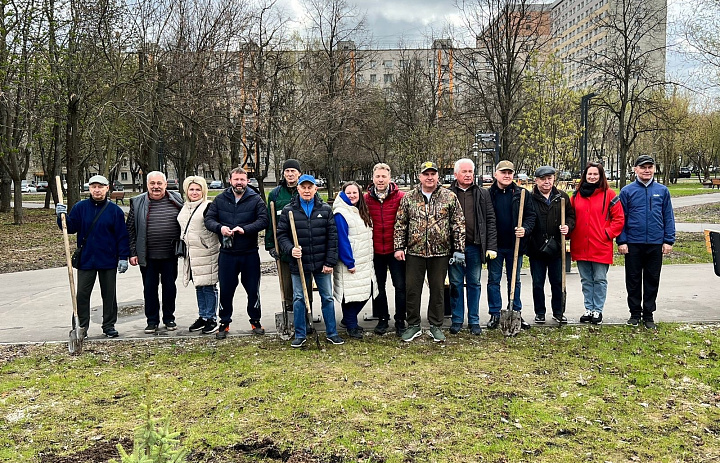 Перовские депутаты выходили на общегородские субботники