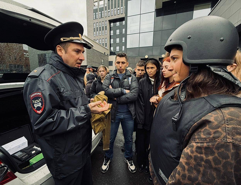 В Управлении внутренних дел по ВАО ГУ МВД России по г. Москве прошел День открытых дверей для школьников Восточного округа