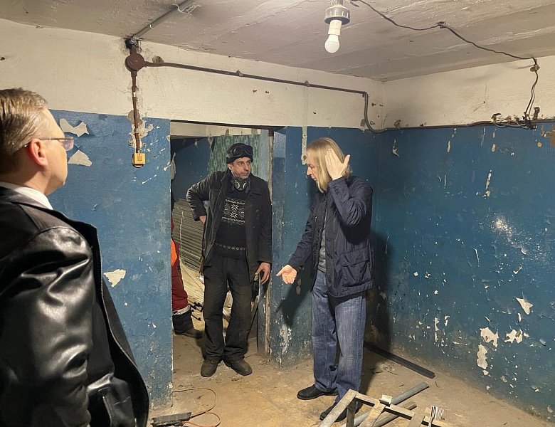 Андрей Сучков проверил начало работ по капремонту дома